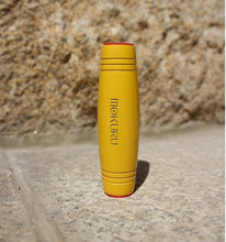 Load image into Gallery viewer, Juguete japonés Mokuru Fidget Stick Flip Stress Reliever escritorio juguetes antiestrés rodillo de escritorio juguete Kururin madera Fidget Stick Mokuru